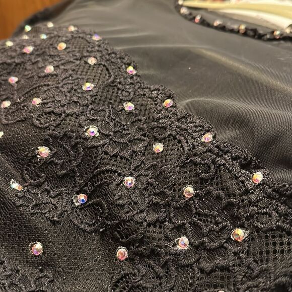 ✨ Lightweight Long sleeve crop top with lace and rhinestone details. Size Large - Picture 13 of 14